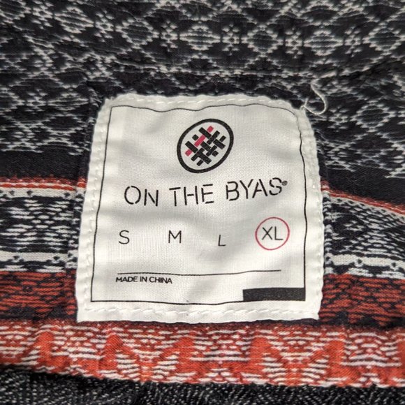 On the Byas Mens XL Button Down Cotton Shirt EUC Dark Blue Pattern Breast Pocket - Picture 5 of 8